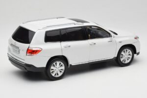 Toyota Highlander XU40 Balts Paudi Model 1:18 2043612-W1 Metāls — attēls 3 no 8