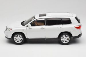 Toyota Highlander XU40 Balts Paudi Model 1:18 2043612-W1 Metāls — attēls 4 no 8