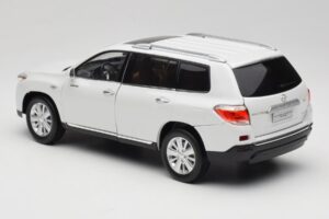 Toyota Highlander XU40 Balts Paudi Model 1:18 2043612-W1 Metāls — attēls 7 no 8