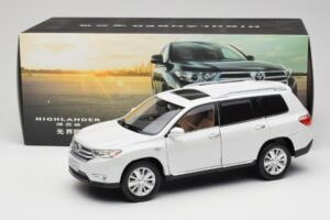 Toyota Highlander XU40 Balts Paudi Model 1:18 2043612-W1 Metāls — attēls 8 no 8