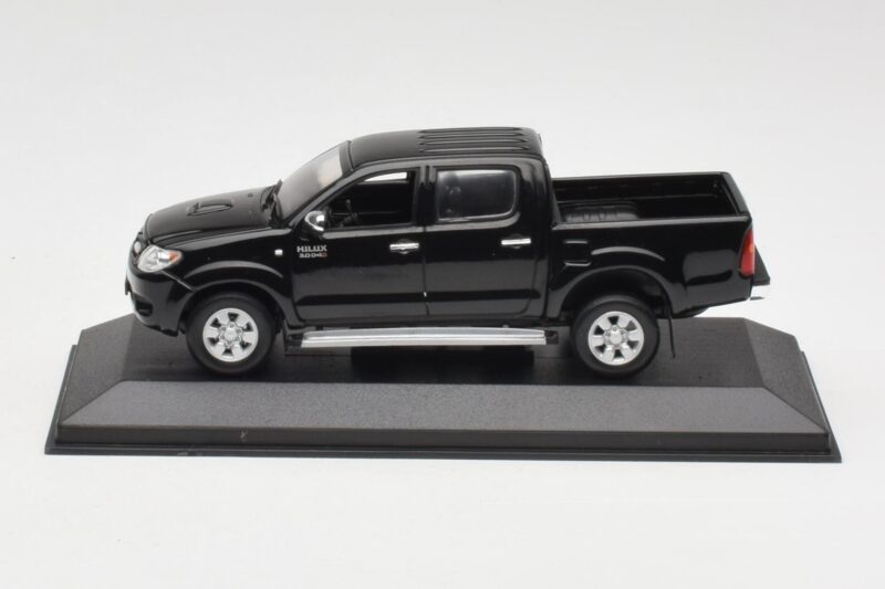 Toyota Hilux Melns Minichamps 1:43 400166662 Metāls
