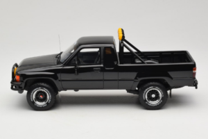 Toyota Hilux N60 SR5 Pickup Melns Otto 1:18 OT481B Sveķi — attēls 3 no 6