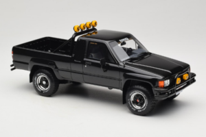 Toyota Hilux N60 SR5 Pickup Melns Otto 1:18 OT481B Sveķi — attēls 4 no 6