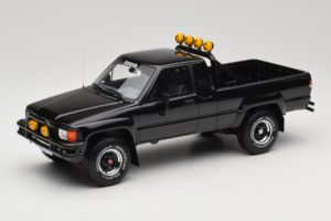 Toyota Hilux N60 SR5 Pickup Melns Otto 1:18 OT481B Sveķi