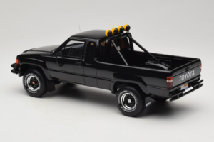 Toyota Hilux N60 SR5 Pickup Melns Otto 1:18 OT481B Sveķi — attēls 5 no 6