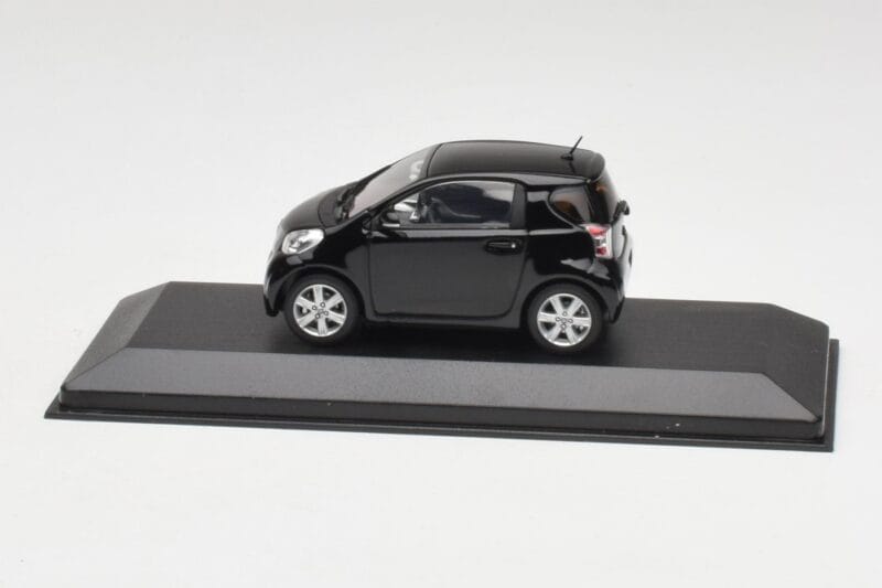 Toyota iQ Melns Mica Minichamps 1:43 403166803 Metāls