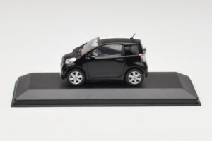 Toyota iQ Melns & Balts Geneva Motor Show 2009 Minichamps 1:43 400166801 Metāls