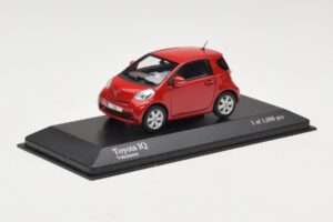 Toyota iQ Sarkans Minichamps 1:43 400166800 Metāls — attēls 2 no 4