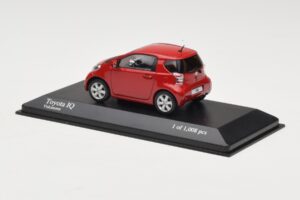 Toyota iQ Sarkans Minichamps 1:43 400166800 Metāls — attēls 3 no 4