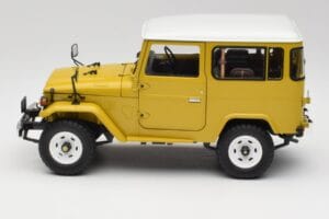 Toyota Land Cruiser FJ40 Sinepju Dzeltens Kyosho 1:18 08971Y Metāls — attēls 4 no 8