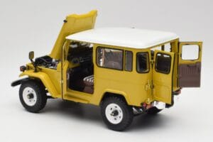 Toyota Land Cruiser FJ40 Sinepju Dzeltens Kyosho 1:18 08971Y Metāls — attēls 5 no 8