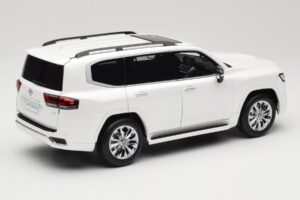 Toyota Land Cruiser J300 ZX Balts LCD 1:18 LCD18013-ZX-WH Metāls — attēls 3 no 8