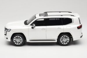Toyota Land Cruiser J300 ZX Balts LCD 1:18 LCD18013-ZX-WH Metāls — attēls 4 no 8