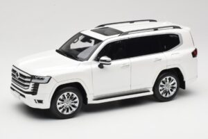Toyota Land Cruiser J300 ZX Balts LCD 1:18 LCD18013-ZX-WH Metāls