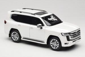 Toyota Land Cruiser J300 ZX Balts LCD 1:18 LCD18013-ZX-WH Metāls — attēls 6 no 8