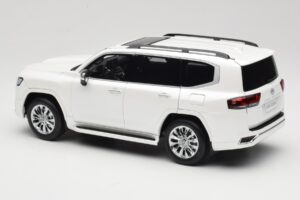 Toyota Land Cruiser J300 ZX Balts LCD 1:18 LCD18013-ZX-WH Metāls — attēls 7 no 8