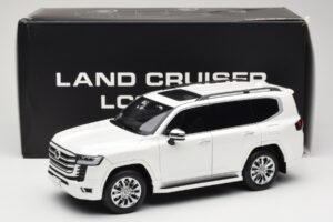 Toyota Land Cruiser J300 ZX Balts LCD 1:18 LCD18013-ZX-WH Metāls — attēls 8 no 8