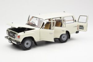 Toyota Land Cruiser J60 Balts Kyosho 1:18 08956W Metāls — attēls 2 no 8