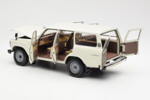 Toyota Land Cruiser J60 Balts Kyosho 1:18 08956W Metāls — attēls 5 no 8