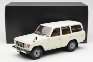 Toyota Land Cruiser J60 Balts Kyosho 1:18 08956W Metāls — attēls 8 no 8