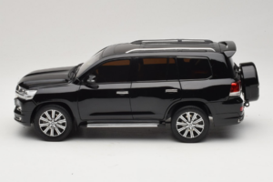 Toyota Land Cruiser LC200 Melns Kengfai 1:18 KF024-13 Metāls — attēls 4 no 8
