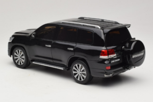 Toyota Land Cruiser LC200 Melns Kengfai 1:18 KF024-13 Metāls — attēls 7 no 8