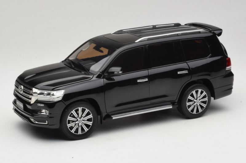 Toyota Land Cruiser LC200 Melns Kengfai 1:18 KF024-13 Metāls