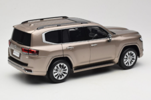 Toyota Land Cruiser LC300 ZX Zeltains LCD 1:18 LCD18013-ZX-GO Metāls — attēls 3 no 8