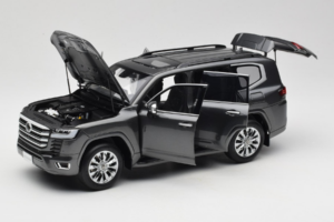 Toyota Land Cruiser LC300 ZX Pelēks LCD 1:18 LCD18013-ZX-GR Metāls — attēls 2 no 8