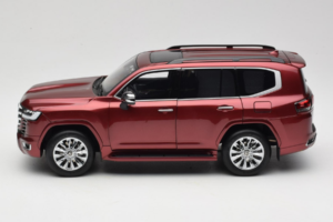 Toyota Land Cruiser LC300 ZX Sarkans LCD 1:18 LCD18013-ZX-RE Metāls — attēls 4 no 8