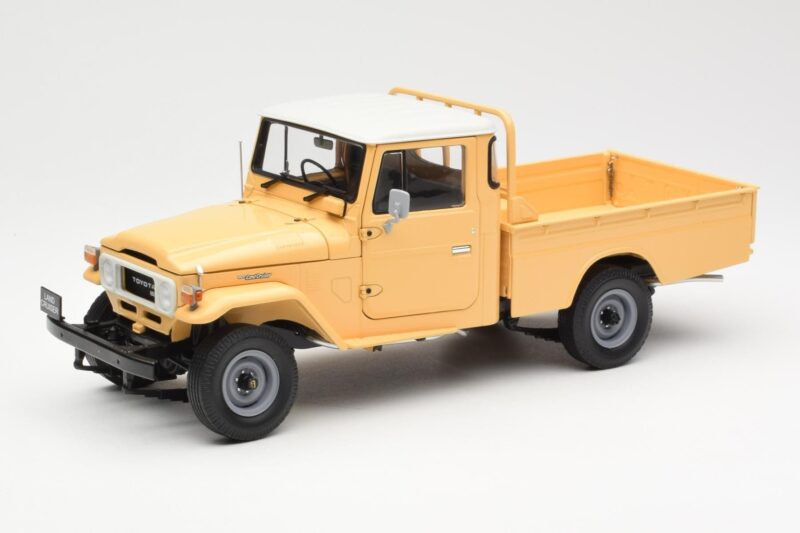 Toyota Land Cruiser Pickup Bēšs Kyosho 1:18 08958BE Metāls