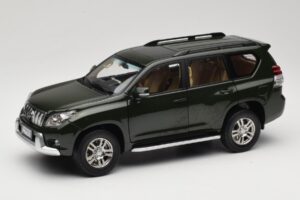 Toyota Land Cruiser Prado J150 Zaļš Paudi Model 1:18 623132-GR Metāls