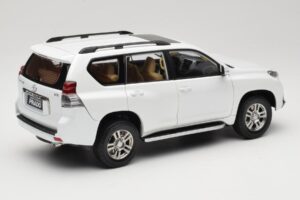 Toyota Land Cruiser Prado J150 Balts Paudi Model 1:18 623132-WH Metāls — attēls 3 no 8