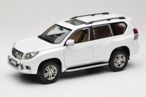 Toyota Land Cruiser Prado J150 Balts Paudi Model 1:18 623132-WH Metāls
