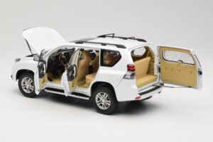Toyota Land Cruiser Prado J150 Balts Paudi Model 1:18 623132-WH Metāls — attēls 5 no 8