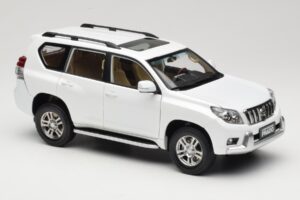 Toyota Land Cruiser Prado J150 Balts Paudi Model 1:18 623132-WH Metāls — attēls 6 no 8