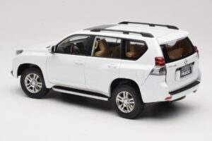 Toyota Land Cruiser Prado J150 Balts Paudi Model 1:18 623132-WH Metāls — attēls 7 no 8