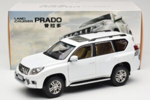 Toyota Land Cruiser Prado J150 Balts Paudi Model 1:18 623132-WH Metāls — attēls 8 no 8