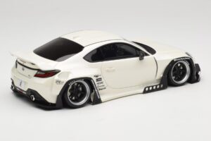 Toyota Pandem GR86 ZN8 Crystal White GT Spirit 1:18 GT498 Sveķi — attēls 2 no 6