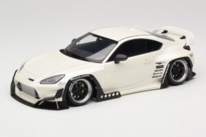 Toyota Pandem GR86 ZN8 Crystal White GT Spirit 1:18 GT498 Sveķi