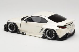 Toyota Pandem GR86 ZN8 Crystal White GT Spirit 1:18 GT498 Sveķi — attēls 5 no 6