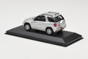 Toyota RAV4 XA20 Sudrabs Gaišs Salons Minichamps 1:43 31434205 Metāls — attēls 3 no 4