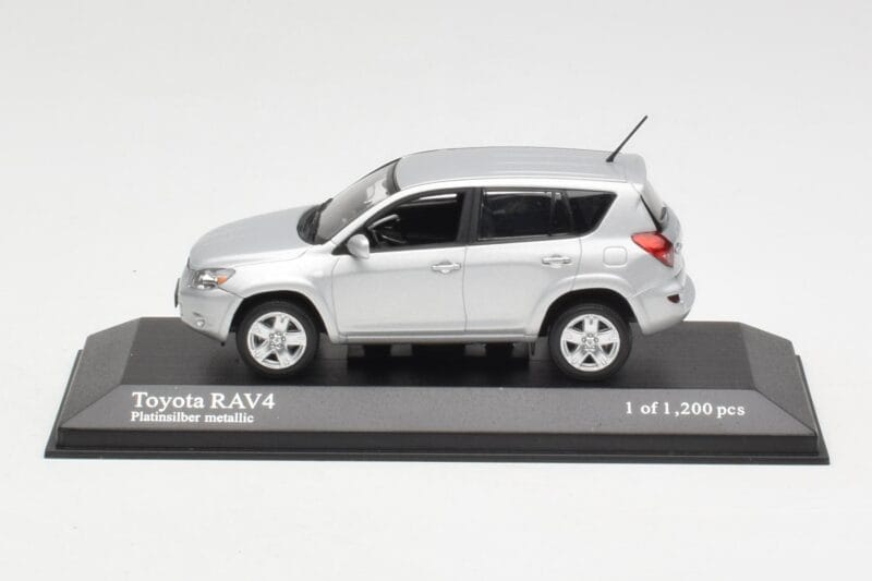 Toyota RAV4 XA30 Sudrabs Minichamps 1:43 400166570 Metāls