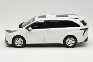 Toyota Sienna XL30 Balts OEM 1:18 TOYOTA013 Metāls — attēls 4 no 8