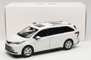 Toyota Sienna XL30 Balts OEM 1:18 TOYOTA013 Metāls — attēls 8 no 8