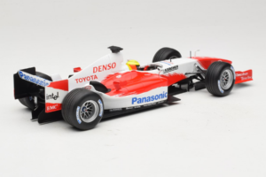 Toyota TF105 #17 R. Schumacher Panasonic Toyota Racing Showcar 2005 Minichamps 1:18 100050087 Metāls — attēls 2 no 7