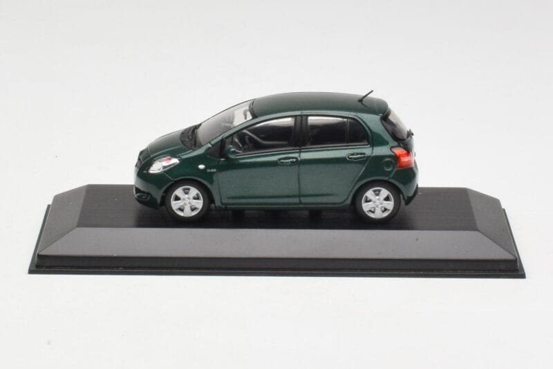 Toyota Yaris XP10 Oxford Green Minichamps 1:43 400166501 Metāls