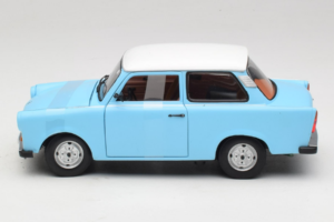 Trabant 601 Deluxe Zils Balts Sun Star 1:18 4286 Metāls — attēls 3 no 6