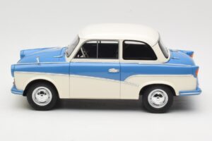 Trabant P50 Gaiši Zils Krēmkrāsa BoS Models 1:18 BOS035 Sveķi — attēls 3 no 6