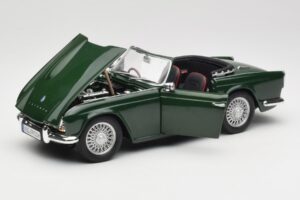 Triumph TR4 British Racing Green Revell 1:18 08827-T1 Metāls — attēls 2 no 8